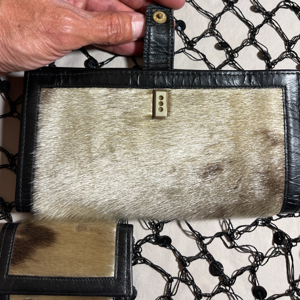 1960s Godfrey & Assoc. Coach hide and seal fur wallet/clutch - Picture 5 of 9